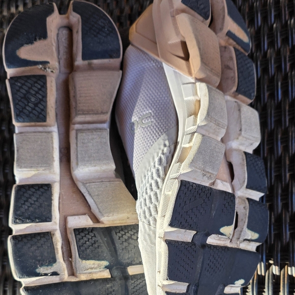 On Running Athletic Shoes - Gray and Black - Size 8 - Picture 6 of 15